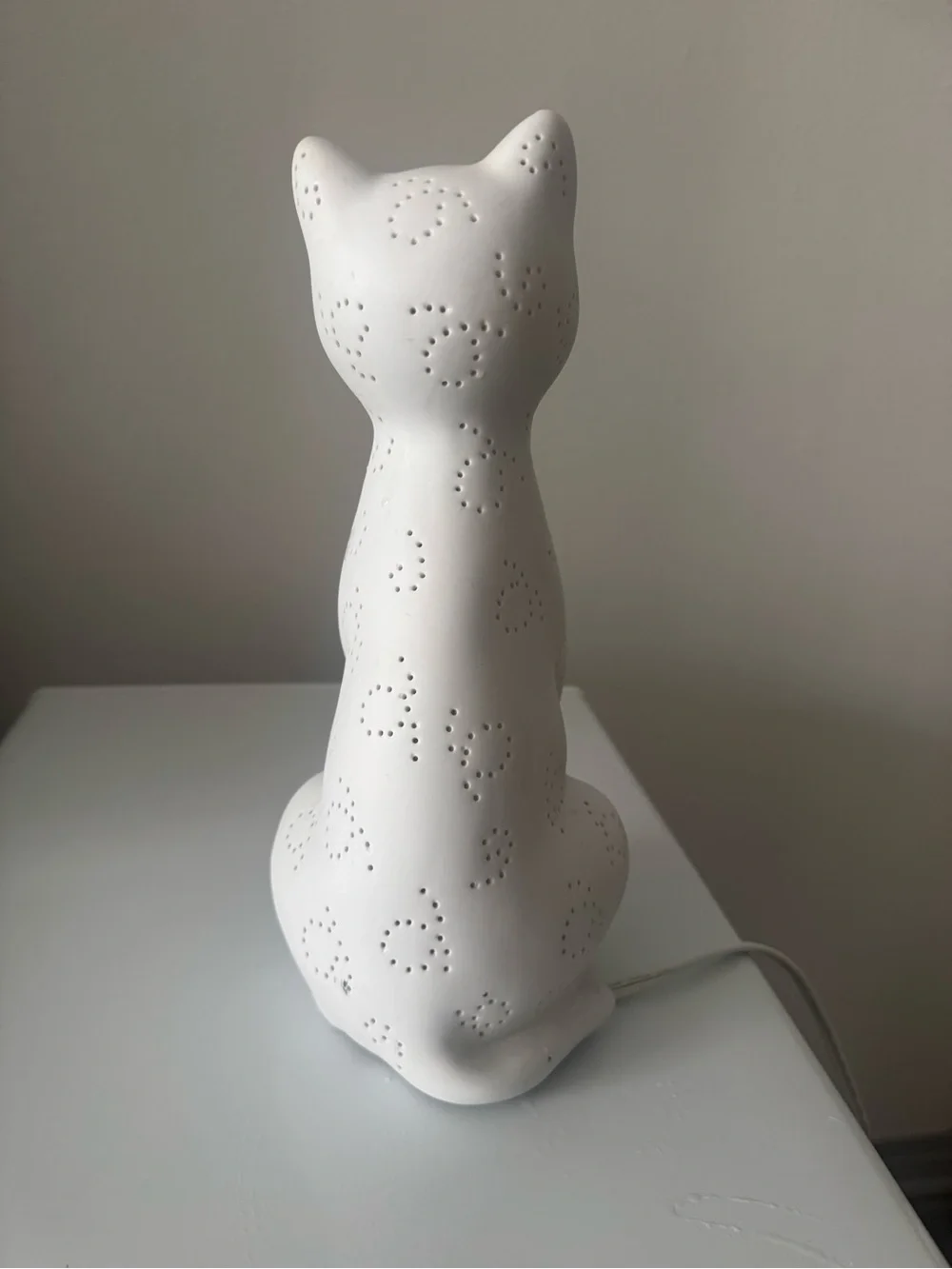 White Porcelain Cat Table Lamp